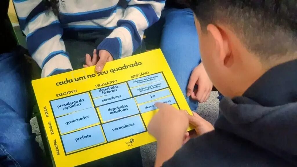 9 jogos para falar de política e democracia na escola
