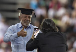 A 12 dias da eleição, Lula promete Pé-de-Meia para universitários ao custo inicial de R$ 4,6 bi ao ano