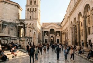 A cidade croata onde um palácio romano de cerca de 1.700 anos faz parte do centro histórico: Split preserva ruínas, igrejas e construções medievais