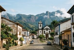 A cidade histórica de São Paulo que reúne casarões do século XIX, ruas charmosas e cachoeiras aos pés da imponente Serra da Mantiqueira