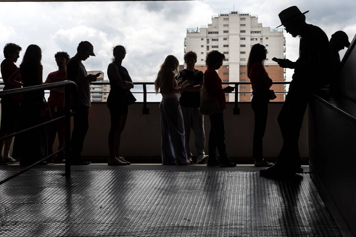 Abstenção cai entre jovens, idosos e menos instruídos no 1º turno, segundo TSE