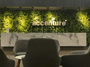 Accenture limita a US$ 29 por mês gastos de funcionários com IA Claude