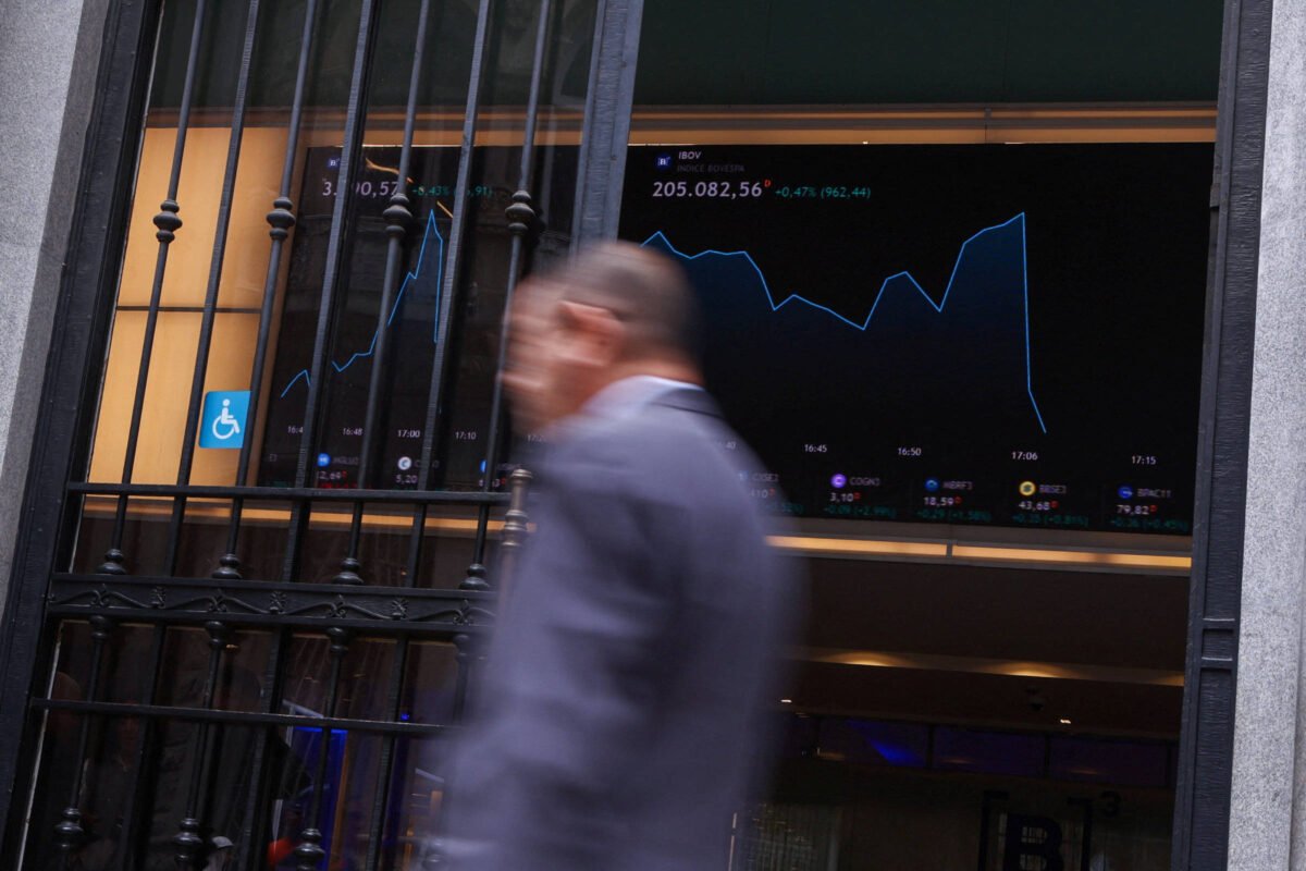 Ações de empresas sensíveis aos juros, como varejistas, chegam a cair 55% após vitória de Lula