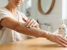 Adeus ao perfume só no frasco com spray: óleos, balms e versões sólidas estão mudando até a forma de aplicar fragrância na peleAdeus ao perfume só no frasco com spray: óleos, balms e versões sólidas estão mudando até a forma de aplicar fragrância na pele