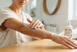 Adeus ao perfume só no frasco com spray: óleos, balms e versões sólidas estão mudando até a forma de aplicar fragrância na peleAdeus ao perfume só no frasco com spray: óleos, balms e versões sólidas estão mudando até a forma de aplicar fragrância na pele