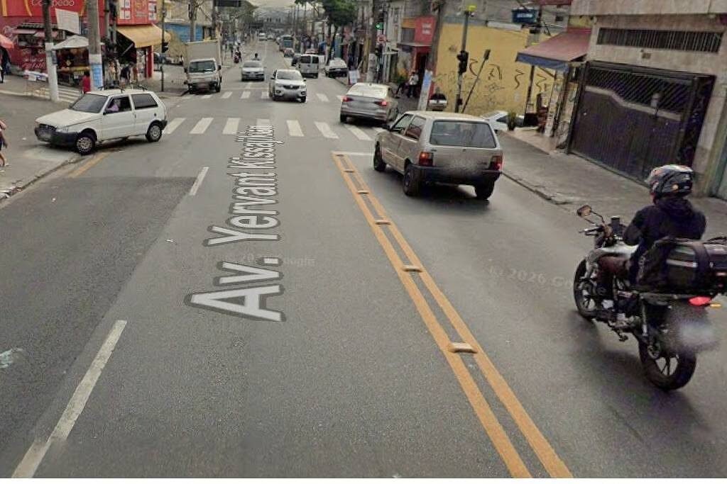 Adolescente morre atropelado por ônibus em faixa de pedestres na zona sul de São Paulo