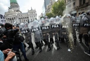 Ajuste de Milei reduz número de novos aposentados em 53% na Argentina
