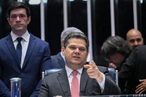 Alcolumbre diz que Brasil espera responsabilidade e respeito ao resultado