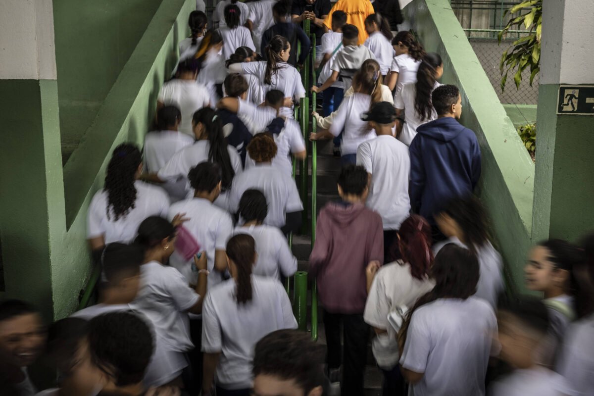 Alunos de rede estadual pedem menos faltas de docentes e melhor estrutura, mostra Datafolha