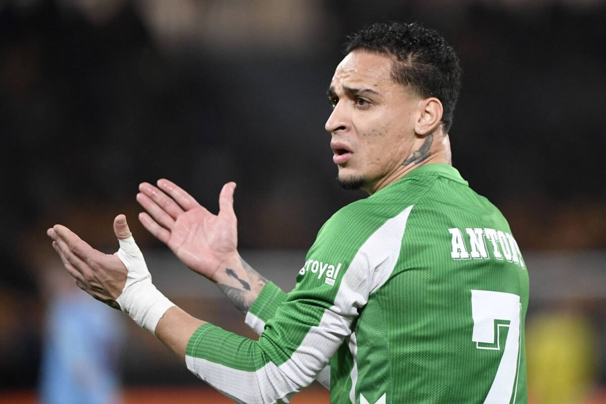 Antony tem casa assaltada durante vitória do Betis na Champions