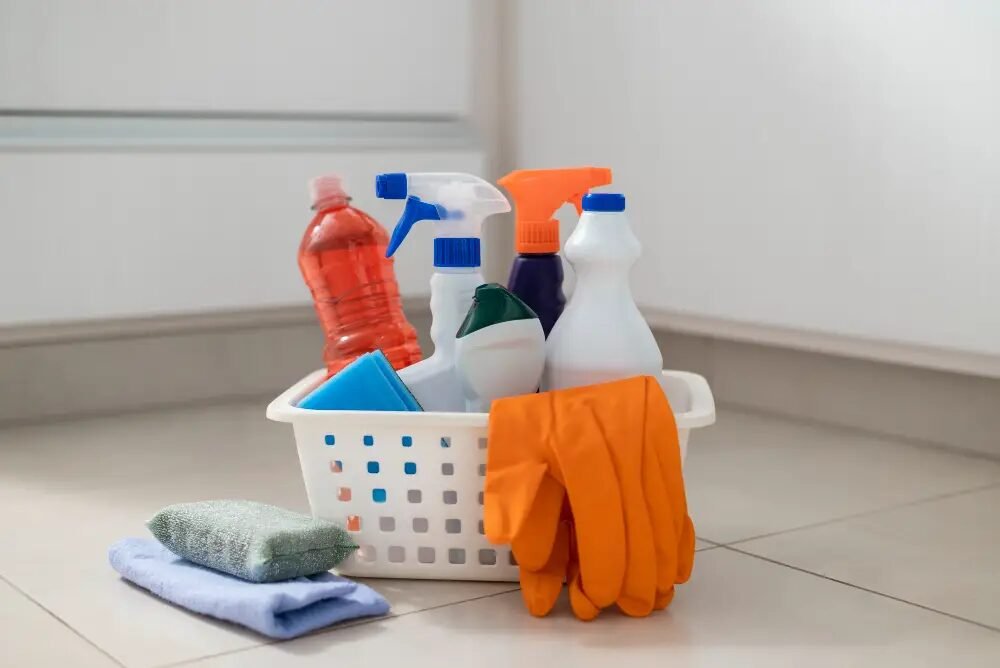 Anvisa proíbe uso e venda de produtos de limpeza em irregularidade; veja quais