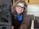 Aos 67 anos, ela e seu piano rodam a América num motorhome