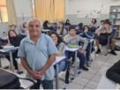 Aos 79 anos, estudante idoso faz estágio em escola para realizar sonho de ser professor