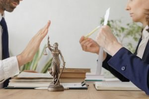 Apontar indício de litigância abusiva em ação não gera dano moral