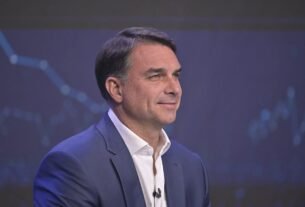 Após derrota nas eleições, Flávio Bolsonaro ficará sem cargo público pela primeira vez desde 2003