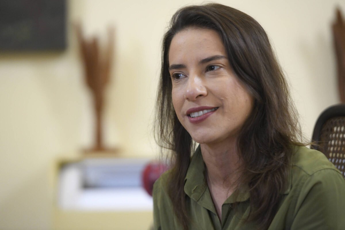 Após pressão, governadora de PE edita decreto que garante transporte de graça no dia da eleição