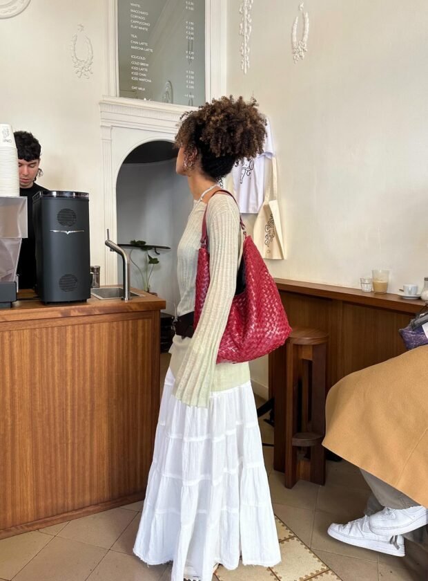 As bolsas slouchy ganham tração nas ruas – e aqui estão as provas