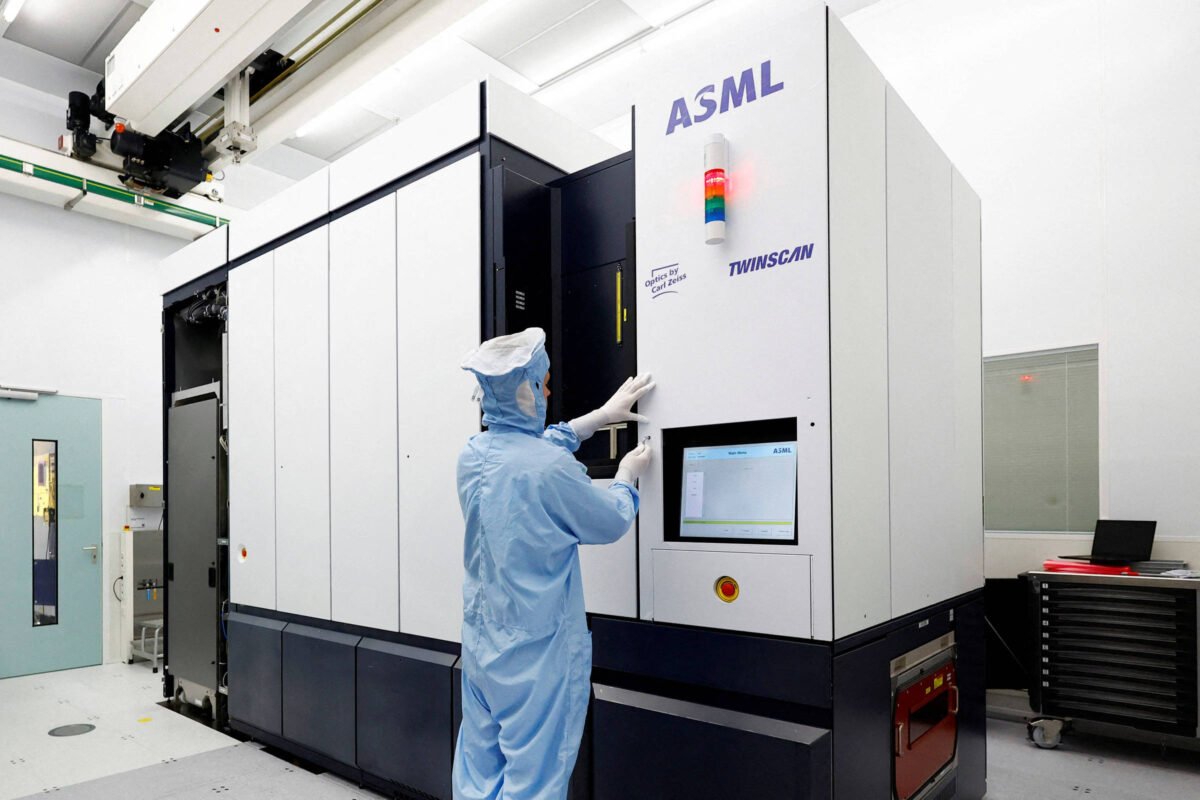 ASML diz que demanda por IA excederá até 2028 a capacidade das máquinas para fabricar chips