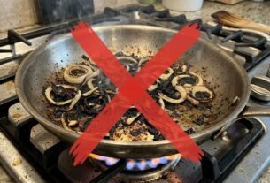 Aumentar o fogo para caramelizar cebola mais rápido pode acabar queimando o preparo: uma receita de Rita Lobo mostra por que essa etapa exige cerca de 30 minutos de paciência