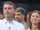Avião com Flávio Bolsonaro e família segue para Miami