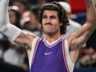 Bigode fino volta ao rosto masculino como tendência de beleza