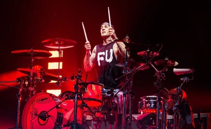Billy Corgan diz que Travis Barker é o baterista mais influente de sua geração