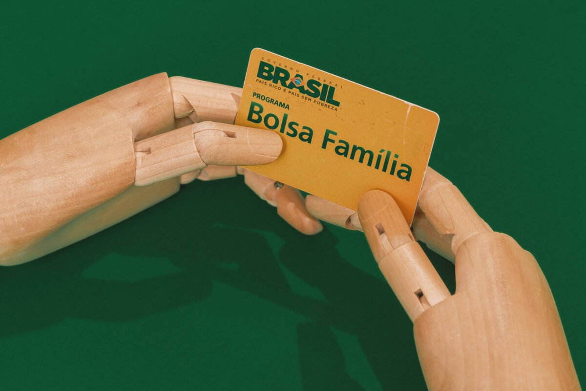 Bolsa Família com reajuste de 15% começa a ser pago nesta segunda-feira; veja calendário
