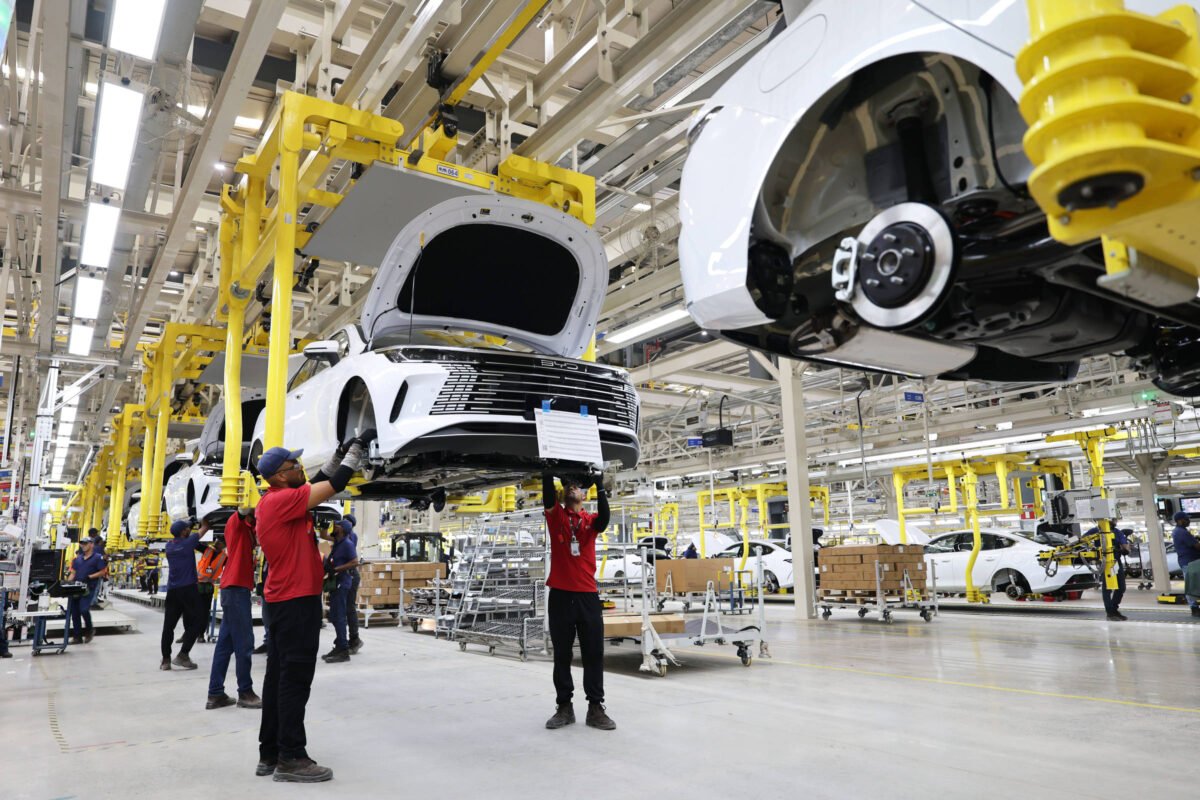 BYD quer dobrar capacidade de fábrica no Brasil para 600 mil carros