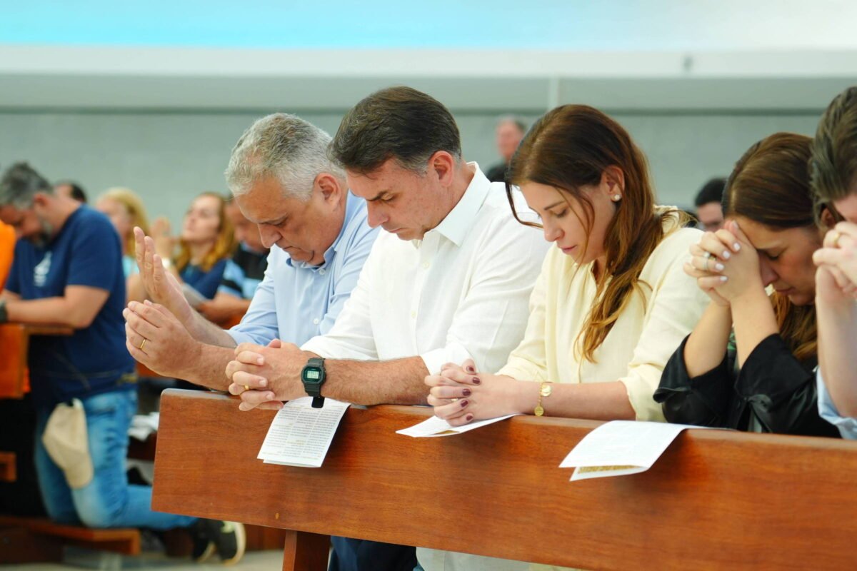 CNBB defende Constituição e pede intercessão de Nossa Senhora após embate com Flávio Bolsonaro