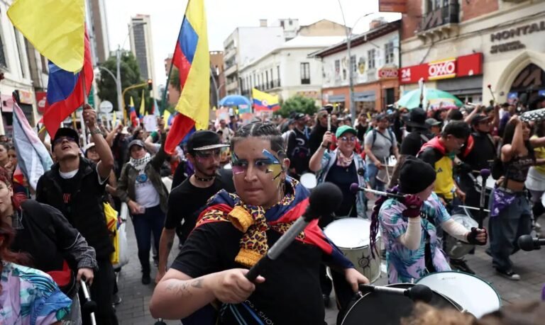 Colômbia vive protestos contra o governo de La Espriella
