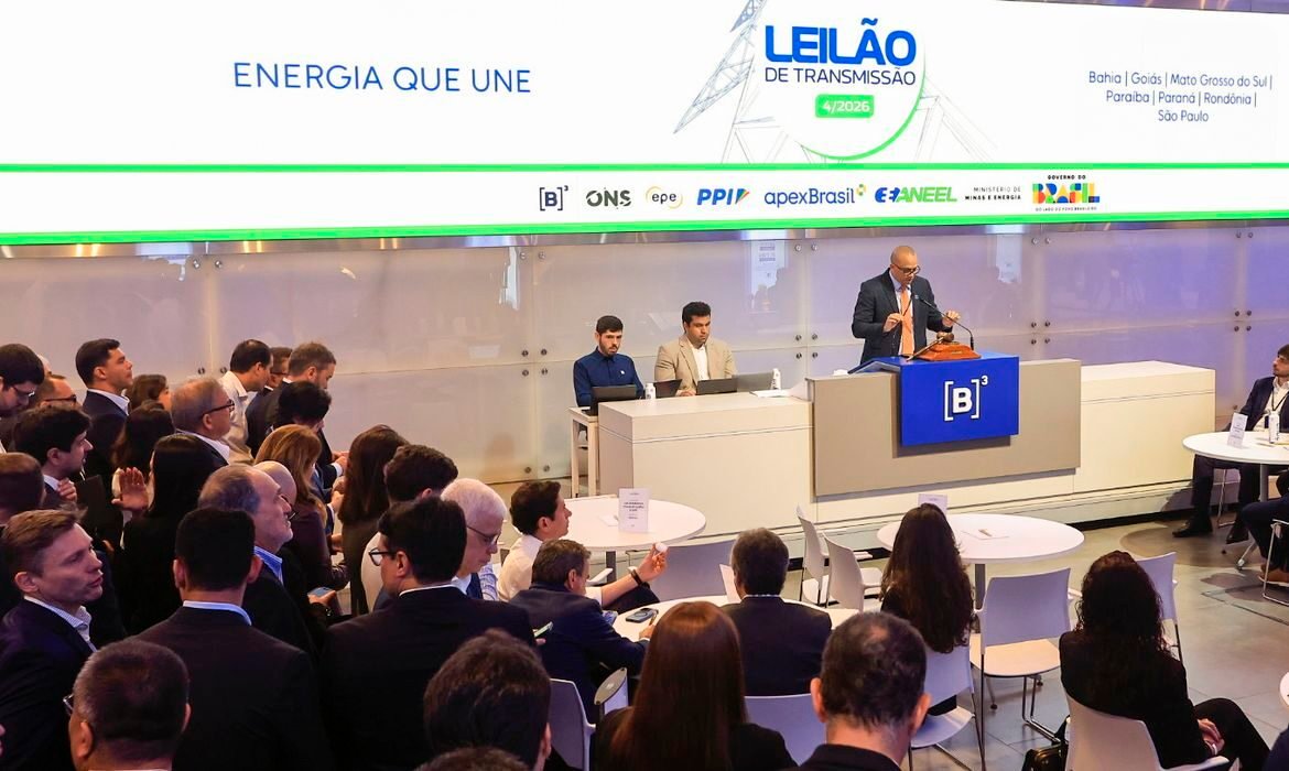 Com muita disputa, Aneel leiloou oito lotes de transmissão de energia