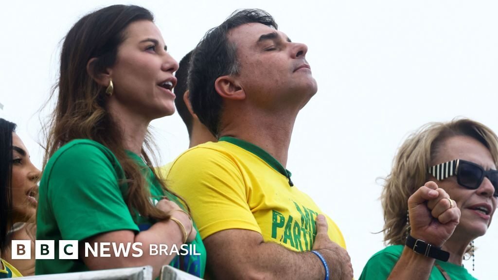 Como Fernanda Bolsonaro ganhou destaque na campanha de Flávio para tentar atrair voto feminino