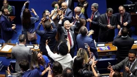 Como foi a votação do Senado que aprovou fim da escala 6x1: veja repercussão