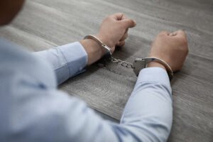 Confissão retratada em juízo gera atenuante se serviu à apuração