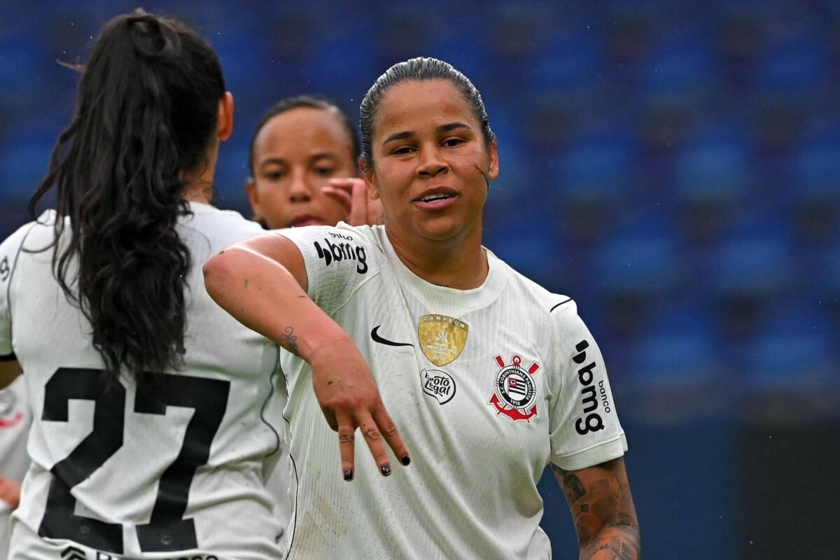 Corinthians e Palmeiras avançam como favoritas às quartas da Libertadores feminina