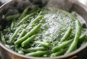 Cozinhar vagens rapidamente para deixá-las mais crocantes parece preservar melhor os nutrientes, mas algumas variedades contêm lectinas capazes de provocar intoxicação: na Alemanha, especialistas recomendam ferver vagens frescas por pelo menos 30 minutos.