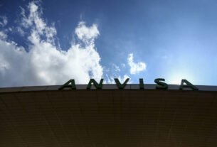 Criança à espera de transplante e pacientes com câncer avançado sofrem com atrasos da Anvisa na liberação de medicamentos