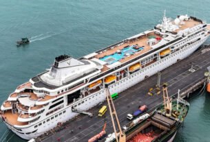 Cruzeiro abandona 200 passageiros no Camboja