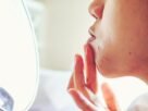 Dieta rica em alimentos antioxidantes ajuda a melhorar a acne, diz estudo