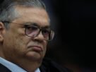 Dino manda PF investigar suspeita de financiamento estrangeiro à campanha de Flávio Bolsonaro