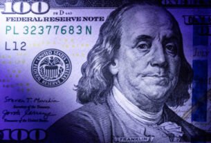 Dólar abre em queda com alívio externo; juros futuros sobem com empate entre Lula e Flávio