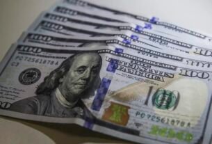 Dólar sobe a R$ 5,44 e tem maior cotação de 2026; alta na semana é de 9,15%