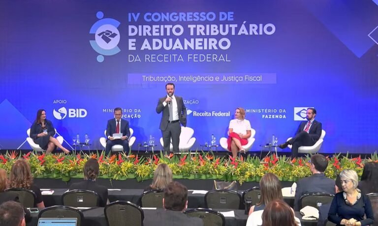 Durigan defende Receita como plataforma de inteligência do Estado