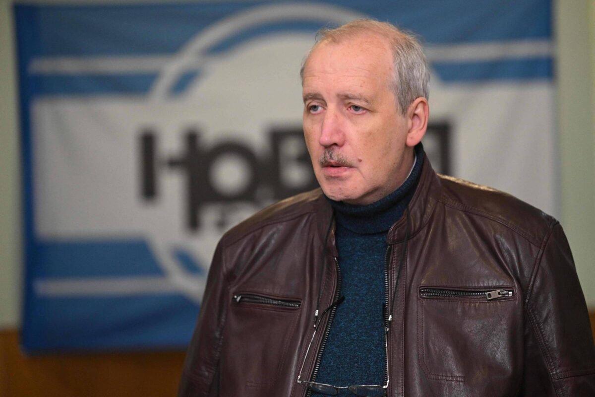 Editor-chefe do jornal Novaia Gazeta é interrogado e detido na Rússia