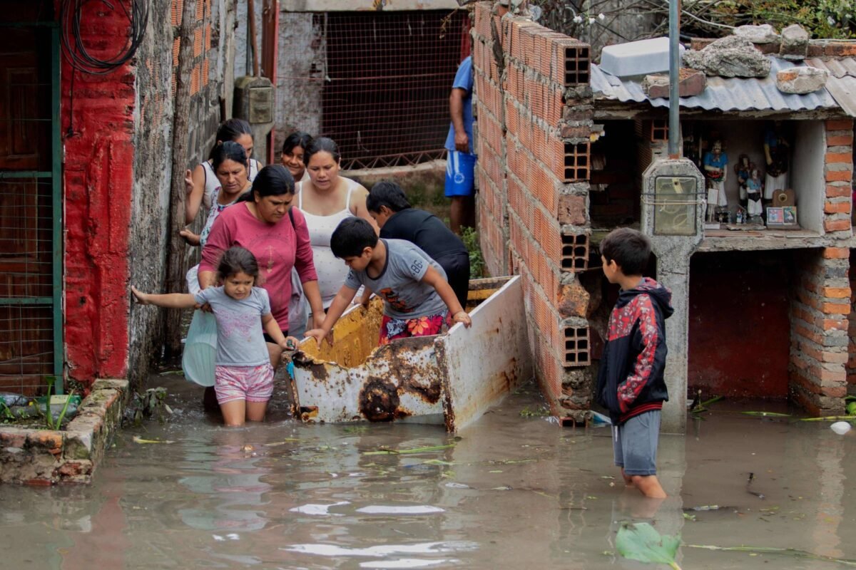 El Niño provoca enchentes e desaloja 2.000 no nordeste da Argentina