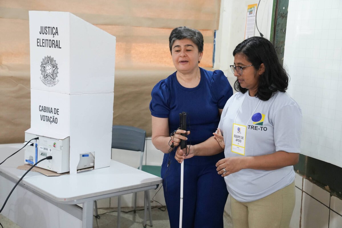 Eleitores com dificuldade de locomoção podem pedir transporte gratuito para votar; veja como