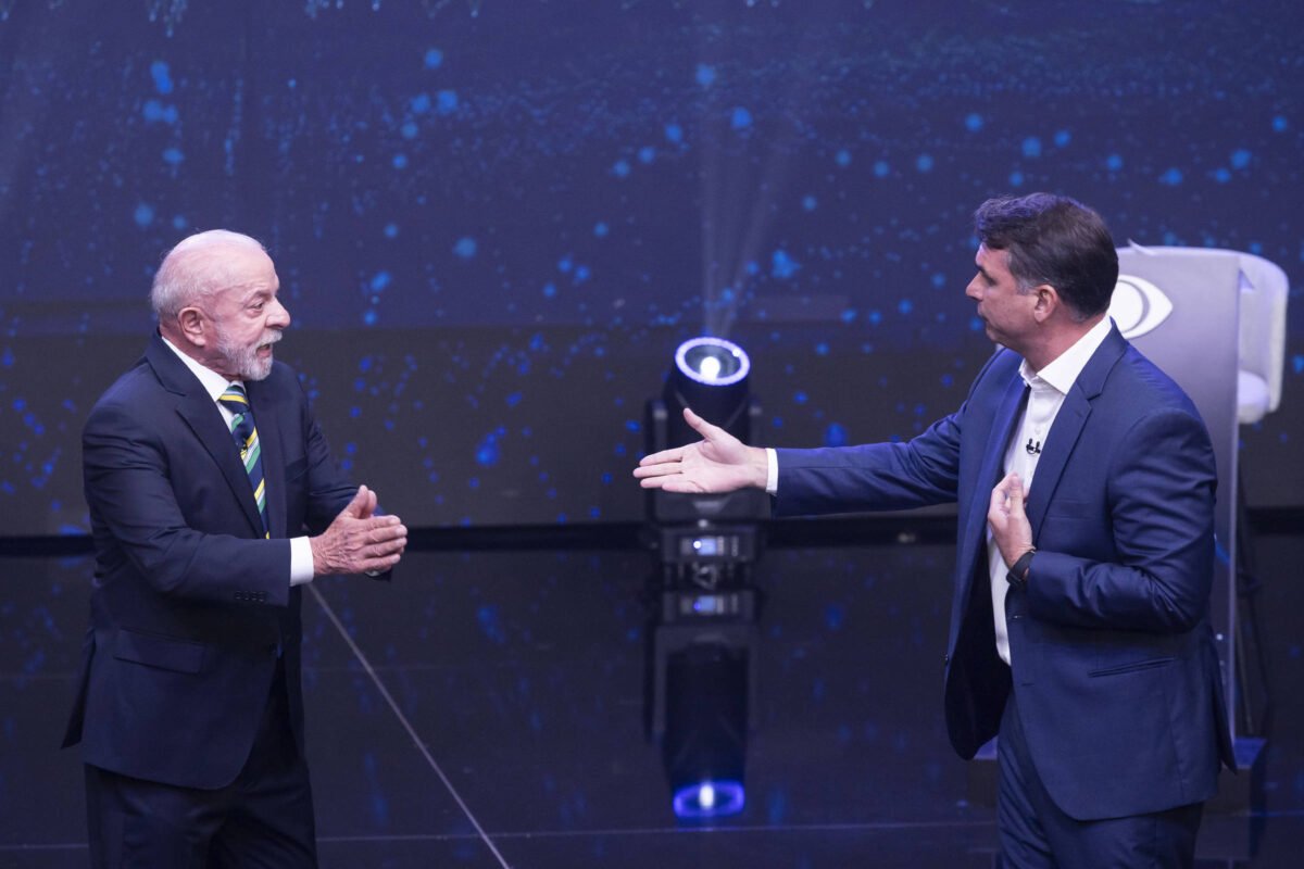 Em debate, Lula defende legado econômico, enquanto Flávio destaca custo de vida e dívidas