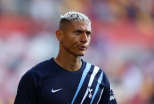 Em meio a polêmica com Flávio Bolsonaro, Richarlison vive indefinição na Inglaterra