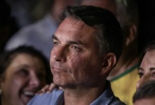 Em sabatina, Flávio não explica propostas e faz acusações sem provas