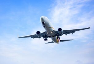 Engenharia Aeroespacial: como é a graduação de quem estuda aviões, satélites e foguetes?